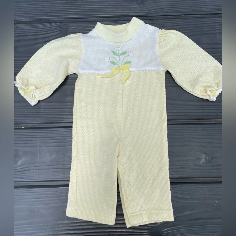 Vintage  Y2K 90’s Health-Tex Baby Girl Outfit  Sz. 6 Mos.